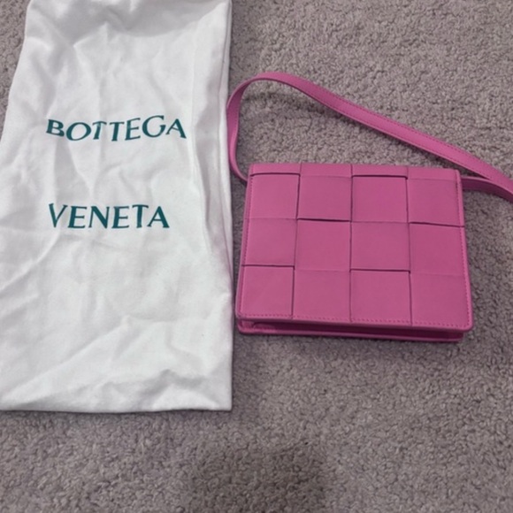 Bottega Veneta Cassette Pink Leather Crossbody Bag - Picture 3 of 6